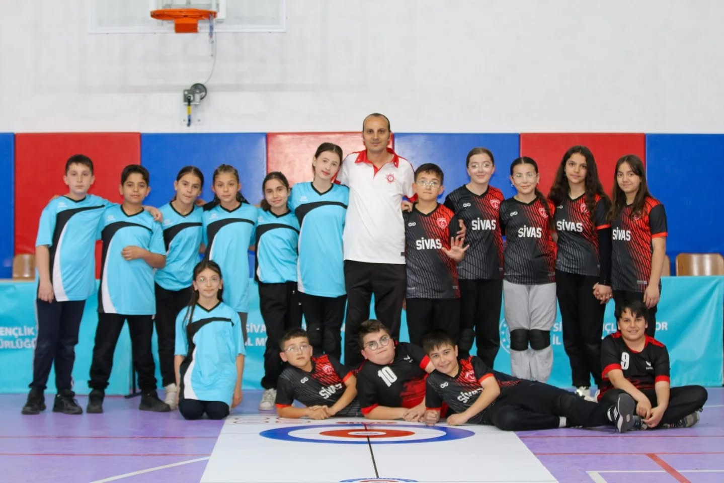 Sivas’ta Gençler Floor Curling için Ter Döktü!