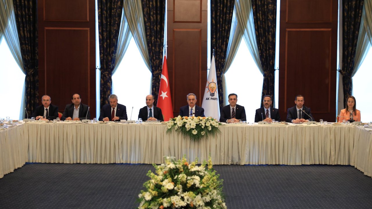 AK Parti'den yeni anayasa çalıştayı