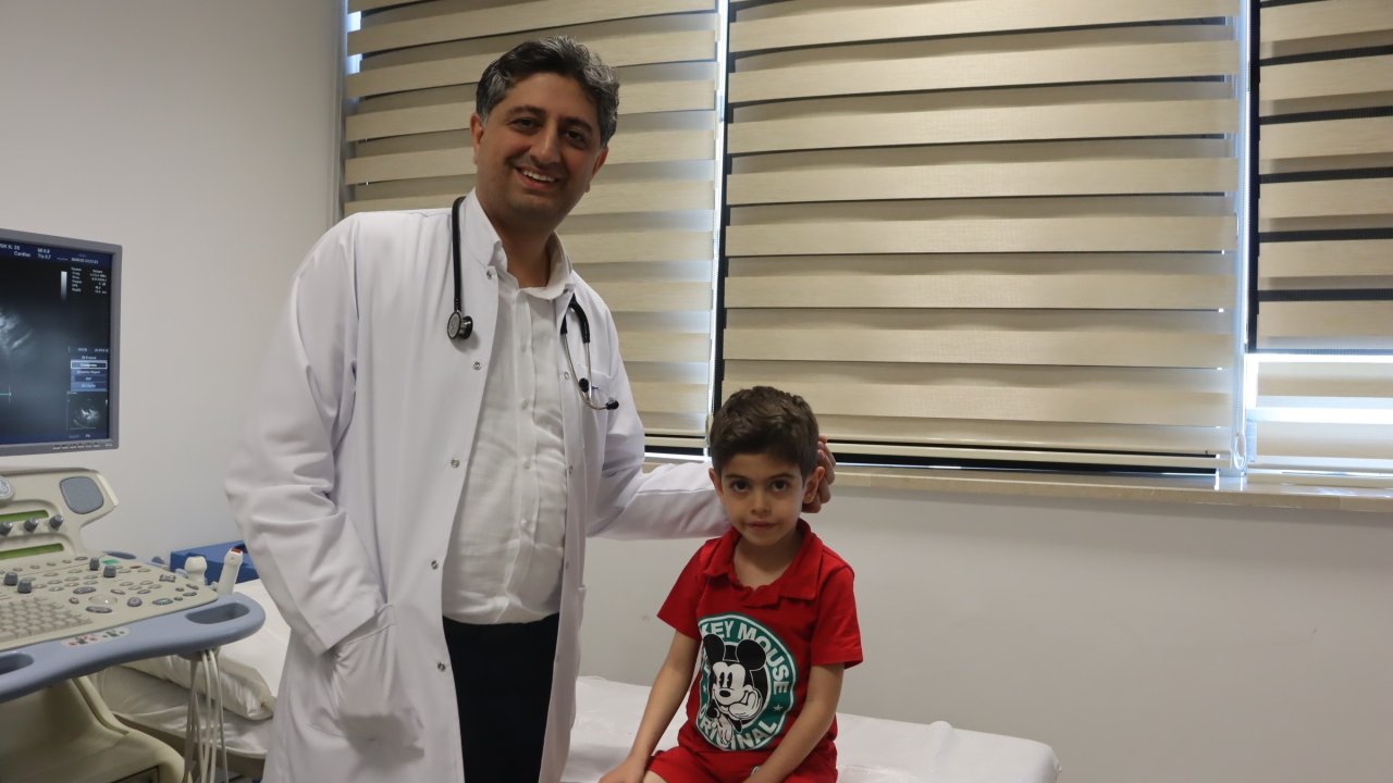 4 yaşındaki Yusuf'un delik kalbi, anjiyografik yöntemle kapatıldı
