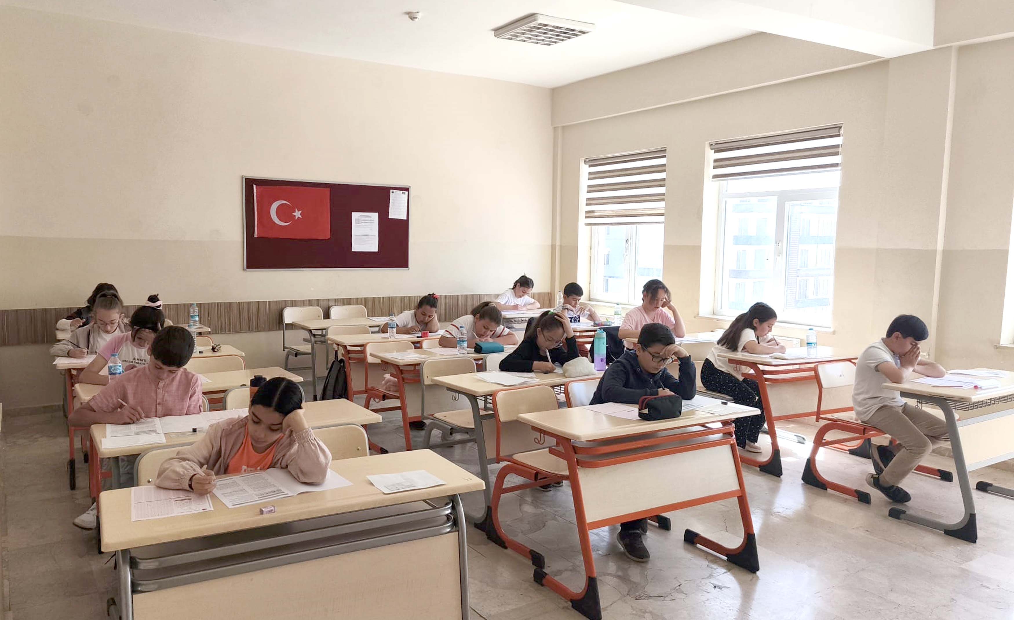 Sivas'ta Öğrenciler Zorlu Sınavda Ter Döktü