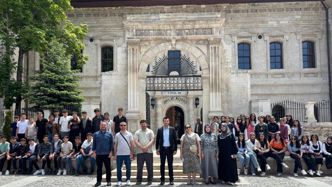 Ulaşlı Öğrenciler Sivas'ı Gezdi