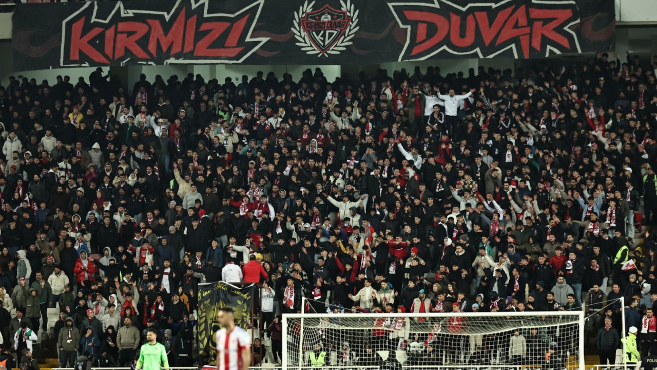 Kırmızı Duvar Taraftar Grubu Ayrıldı