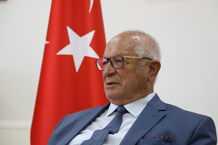 Sivas’a Vefa, Lütfi Abay’a Fahri Doktora