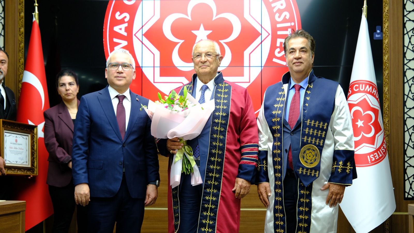 Lütfi Abay’a Cumhuriyet Üniversitesi’nden Ödül