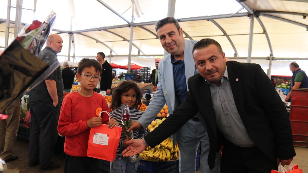 Sivas’ta Bayram Bereketi: Esnafa Hediye, Vatandaşa Gül