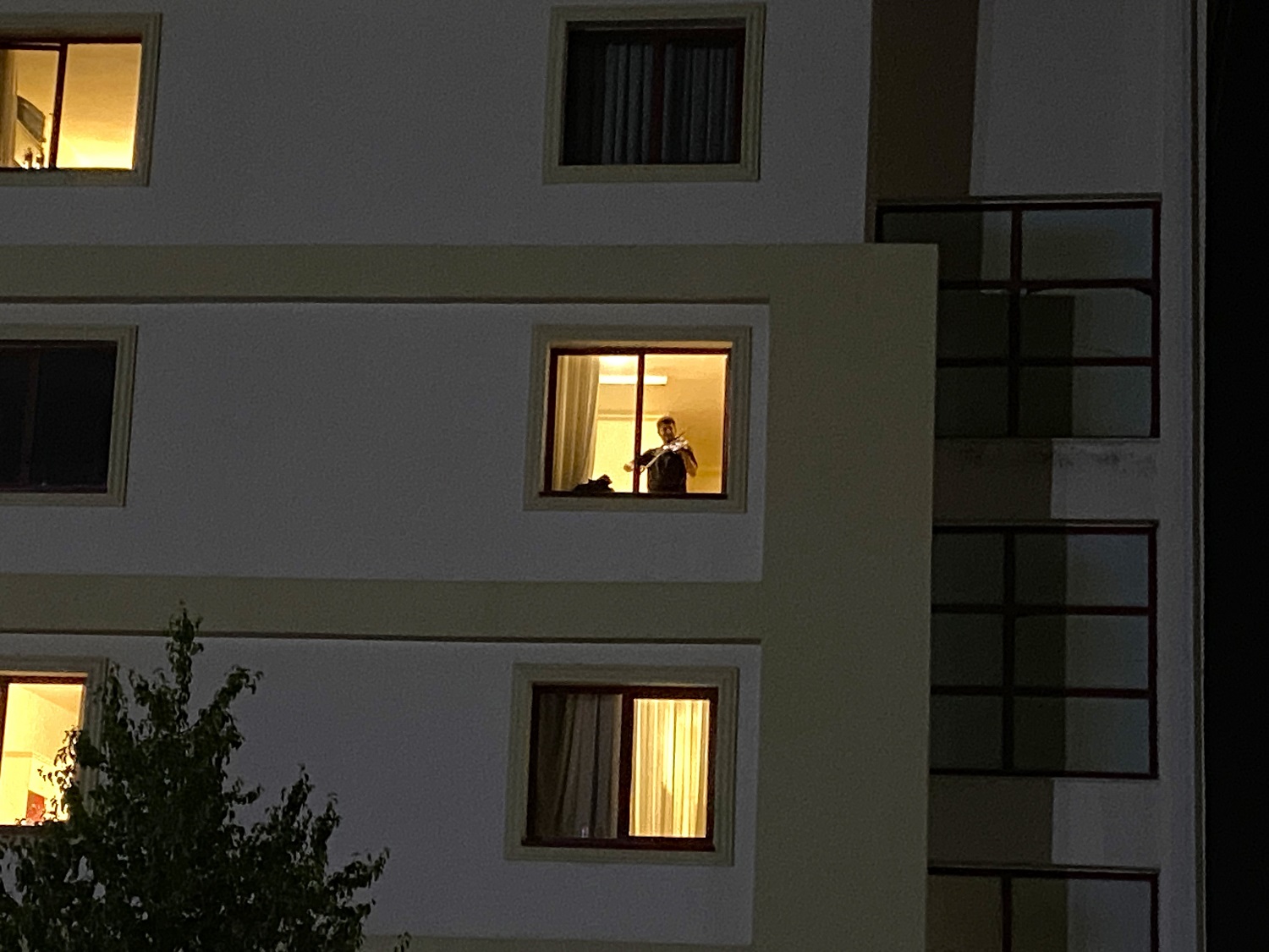 Sivas'ta Öğrenci Yurdunda Keman Şov!