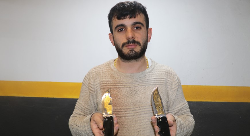 Sivaslı Ustadan 60 Bin TL’lik Altın Kaplama Bıçak