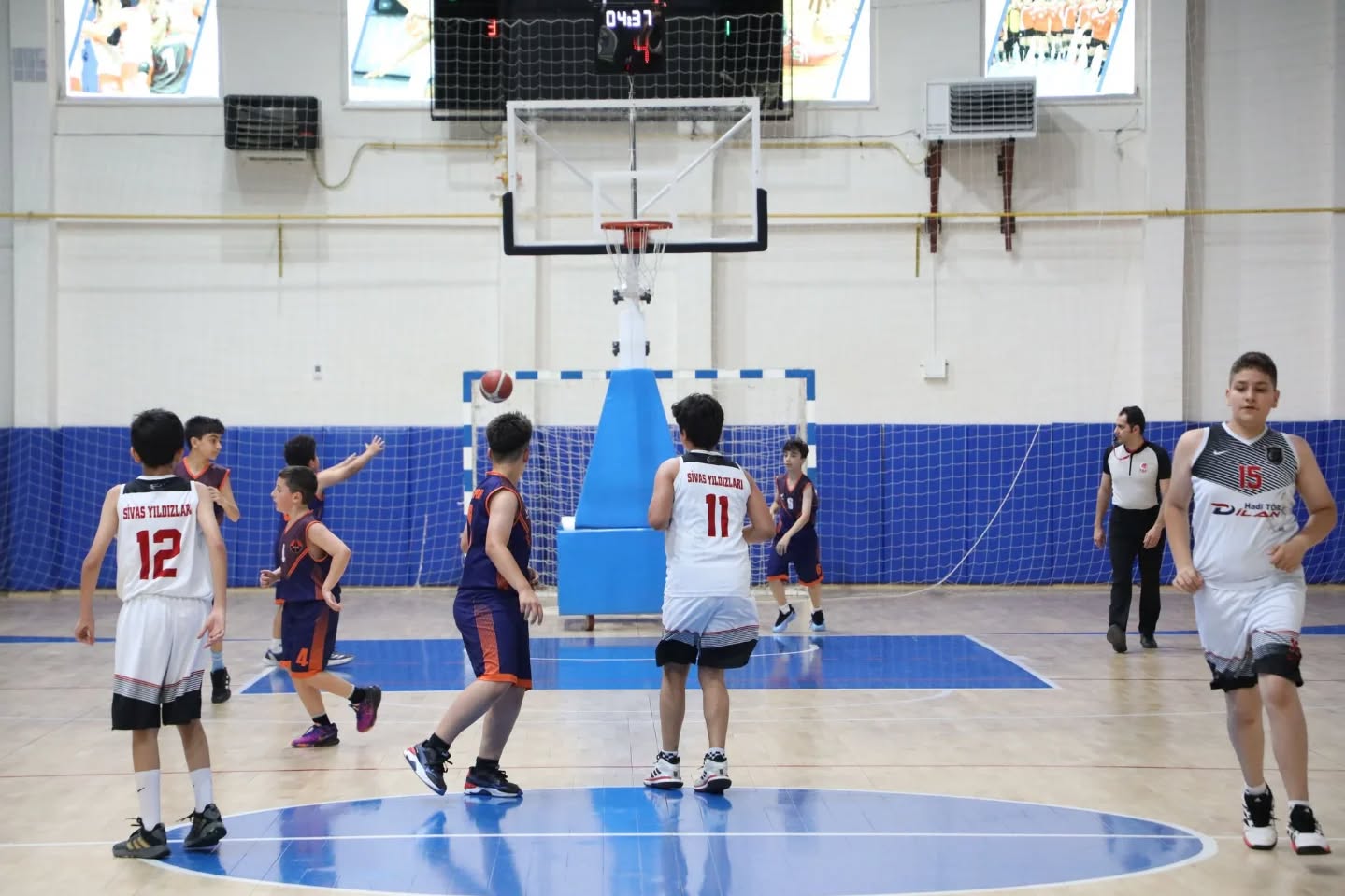 Sivas’ta Genç Basketbolcular Sahada