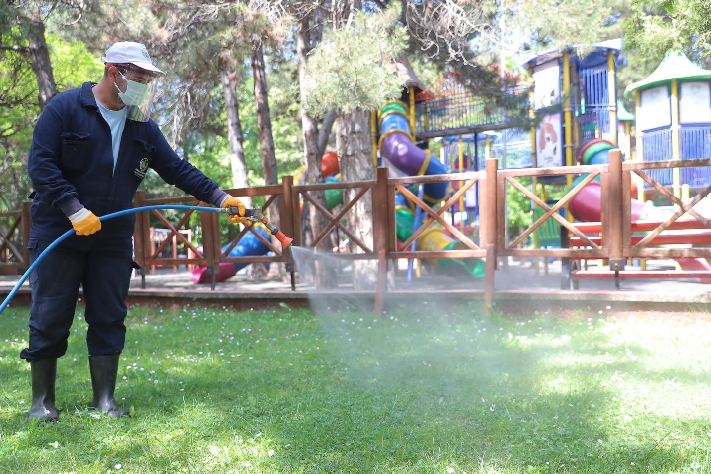 Sivas’ta parklar ilaçlanıyor