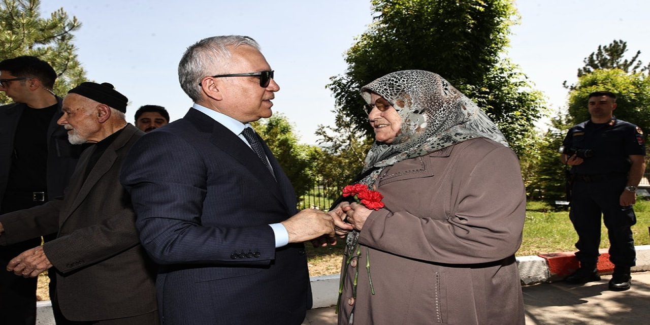 Sivas'ta Şehitlikte Hüzünlü Bayram