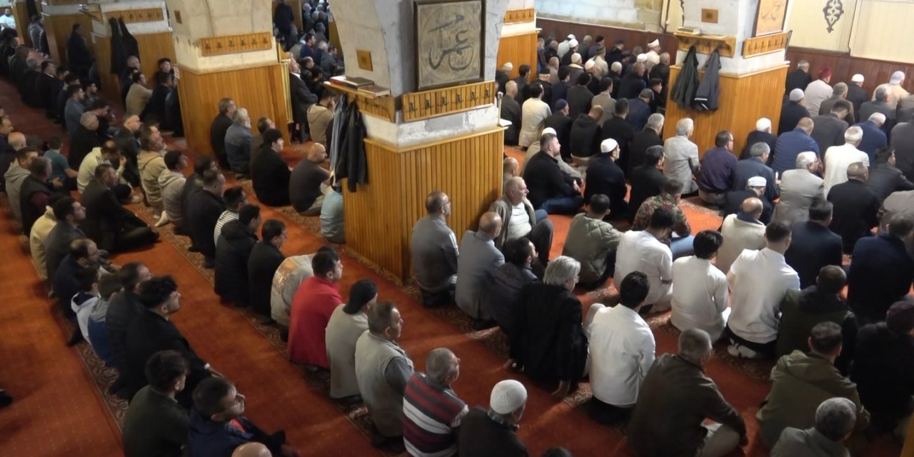 Sivas'ta Tarihi Ulu Camide Bayram Namazı