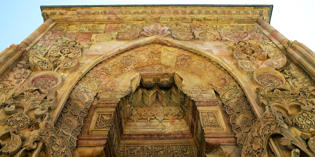 Divriği Ulu Cami ve Darüşşifası: Dünyada Eşi Olmayan Bir Eser