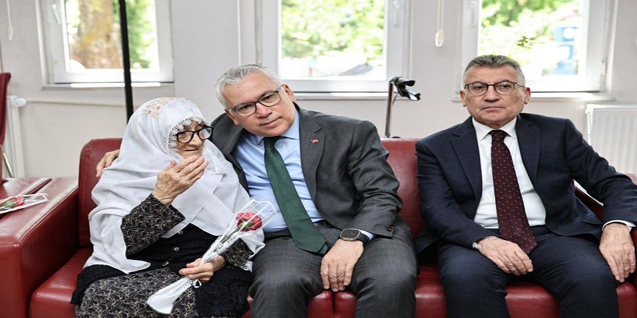 Sivas Protokolü Huzurevi Sakinleriyle Bayramlaştı