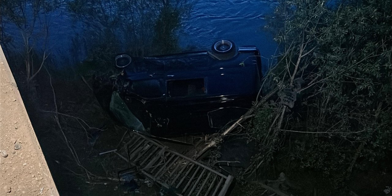 Sivas'ta Minibüs Köprüden Uçtu: 4 Yaralı