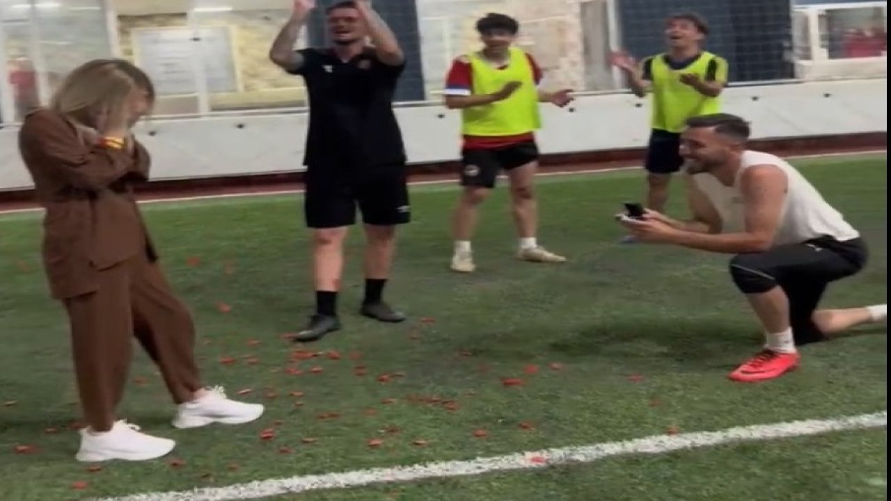 Kaleci Değil Âşık: Saha Ortasında Evlilik Teklifi