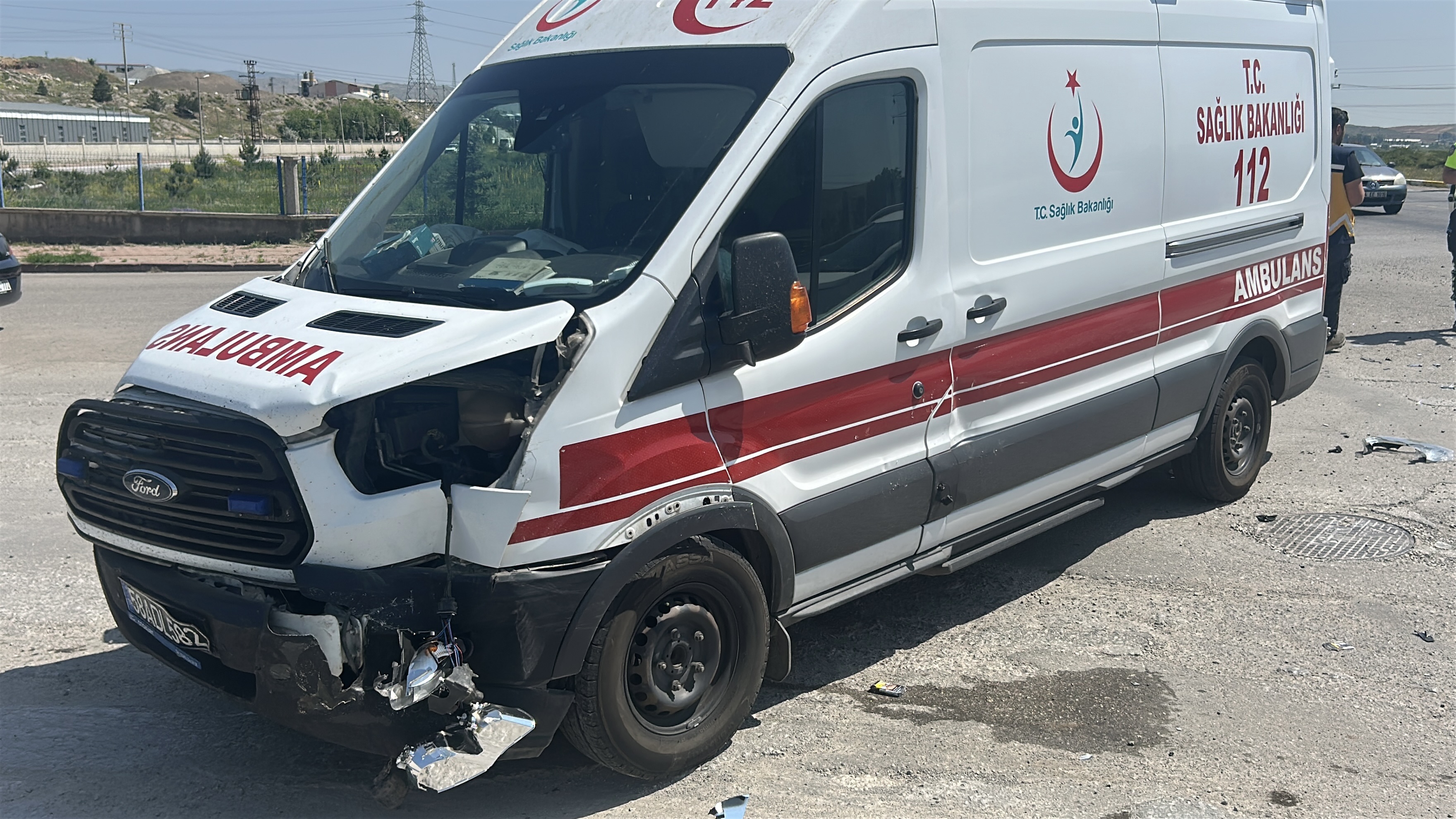 Sivas'ta Ambulans Otomobille Çarpıştı!