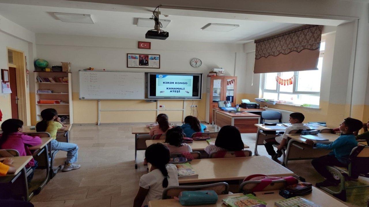 İlkokul öğrencileri KKKA hastalığına karşı bilgilendirildi
