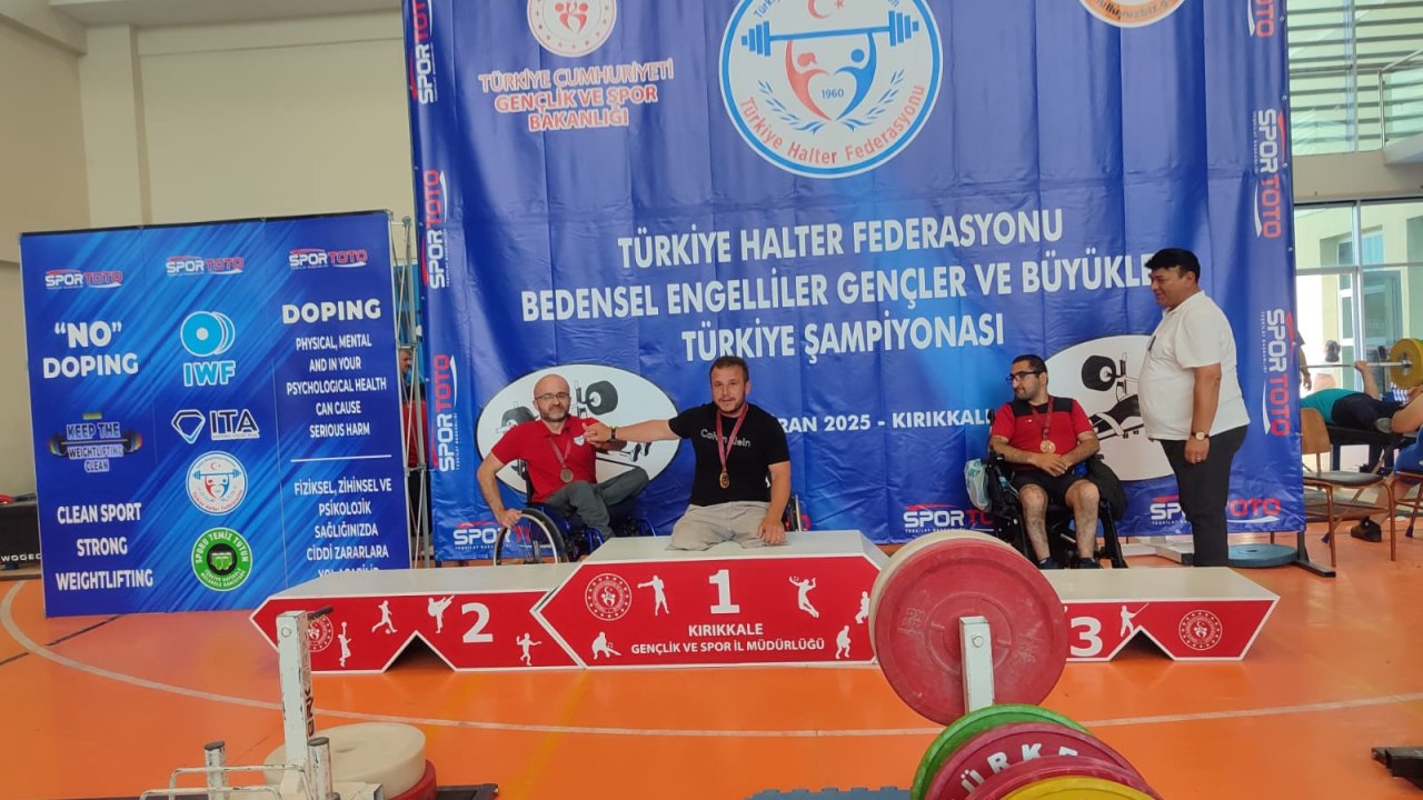 Sivaslı Halterci Mustafa Gül Türkiye Şampiyonu