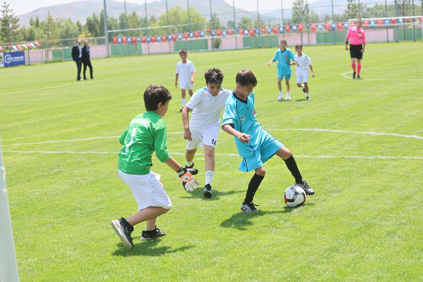 Sivaslı Minikler İçin Futbol Zamanı