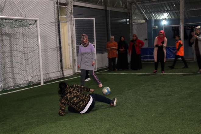 EV HANIMLARI SAHAYA İNDİ