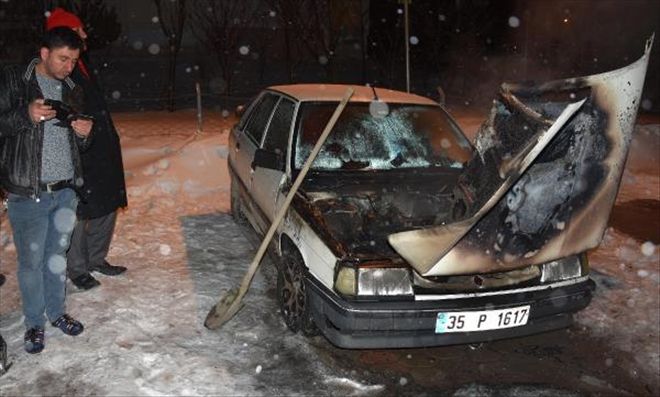 PARK HALİNDEKİ OTOMOBİL YANDI