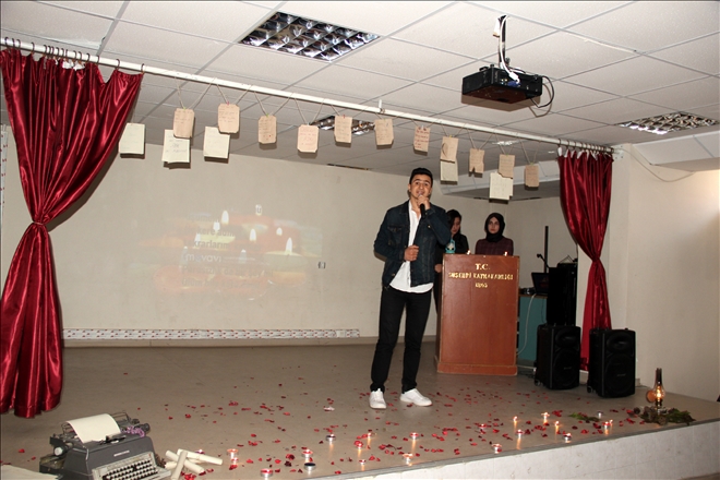 SUŞEHRİ´NDE ÖĞRENCİLERDEN ŞİİR DİNLETİSİ