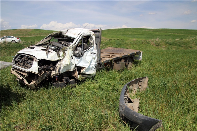 SÜT TOPLAMA ARACI DEVRİLDİ: 1 ÖLÜ