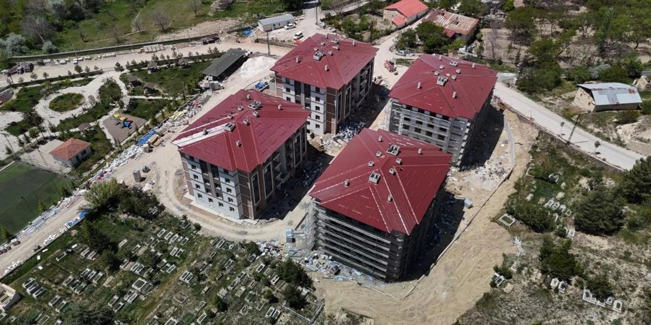 Sivas'ta Depremzedeler Evlerine Kavuşuyor