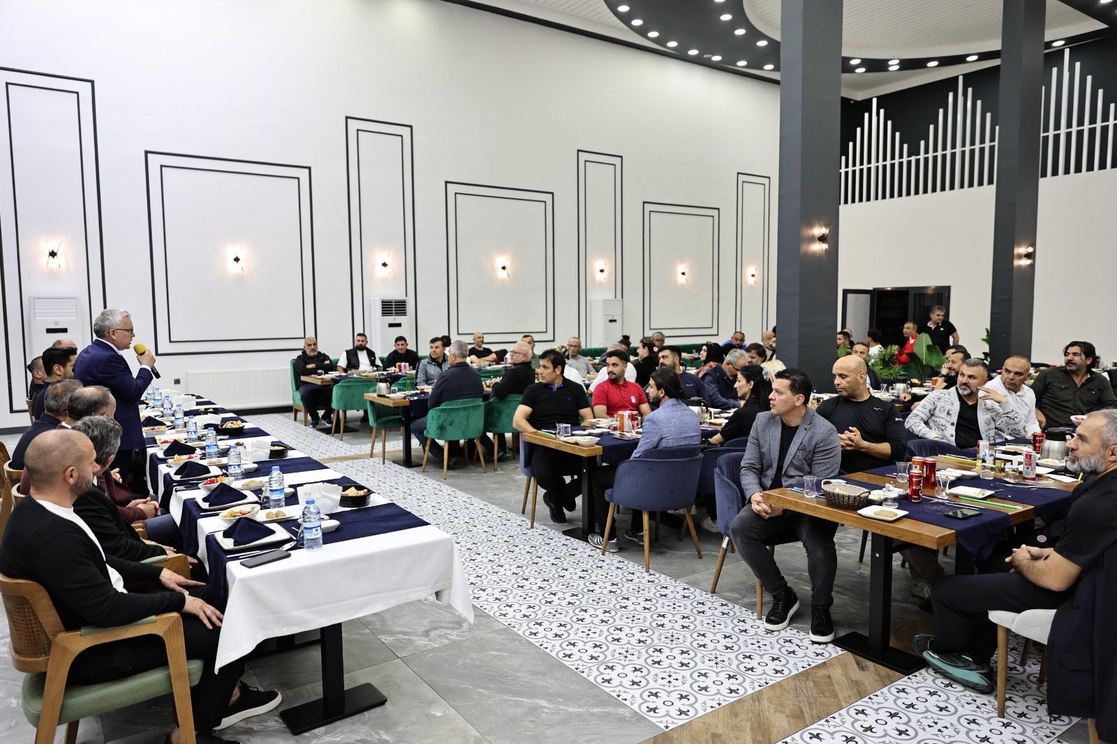 Vali Şimşek ve Taha Akgül  Sivas'ta Hakemlerle Buluştu
