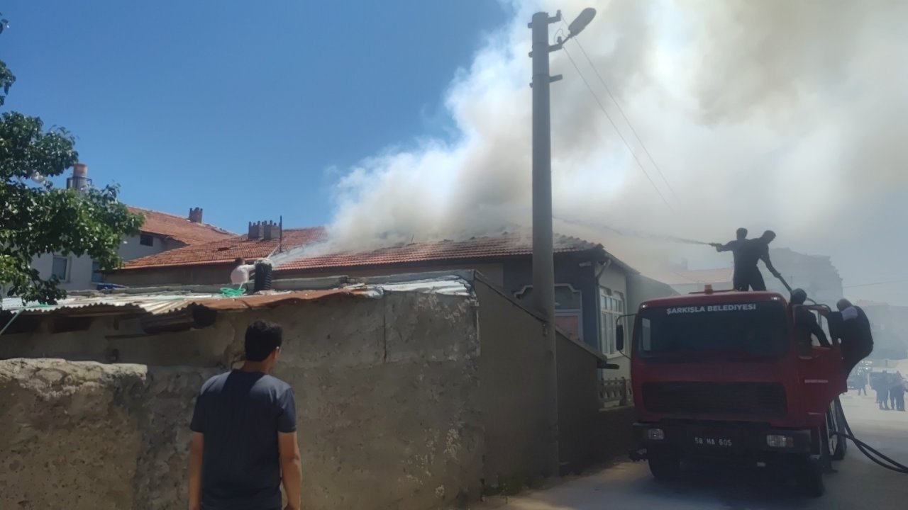 Sivas'ta Müstakil Evde Yangın