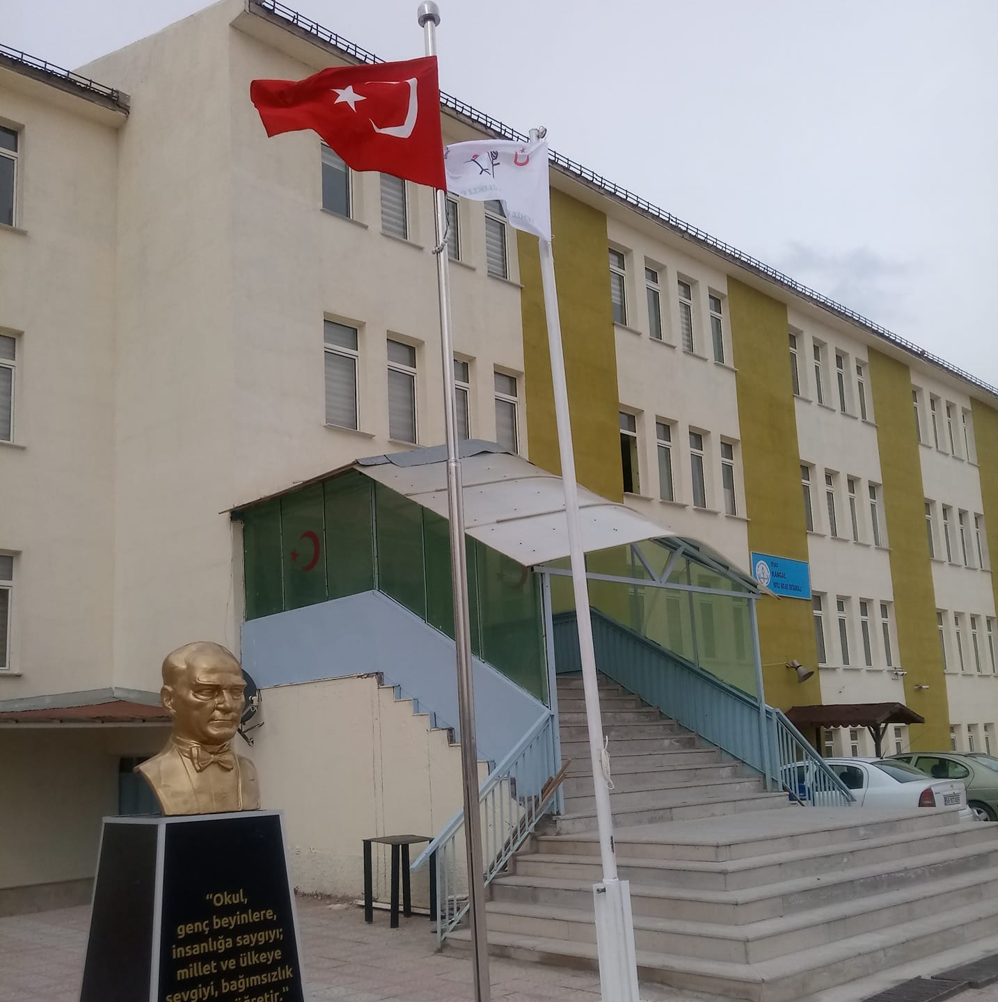 Pislik İçinde Eğitim: Kangal YBO’da Vahim İddialar