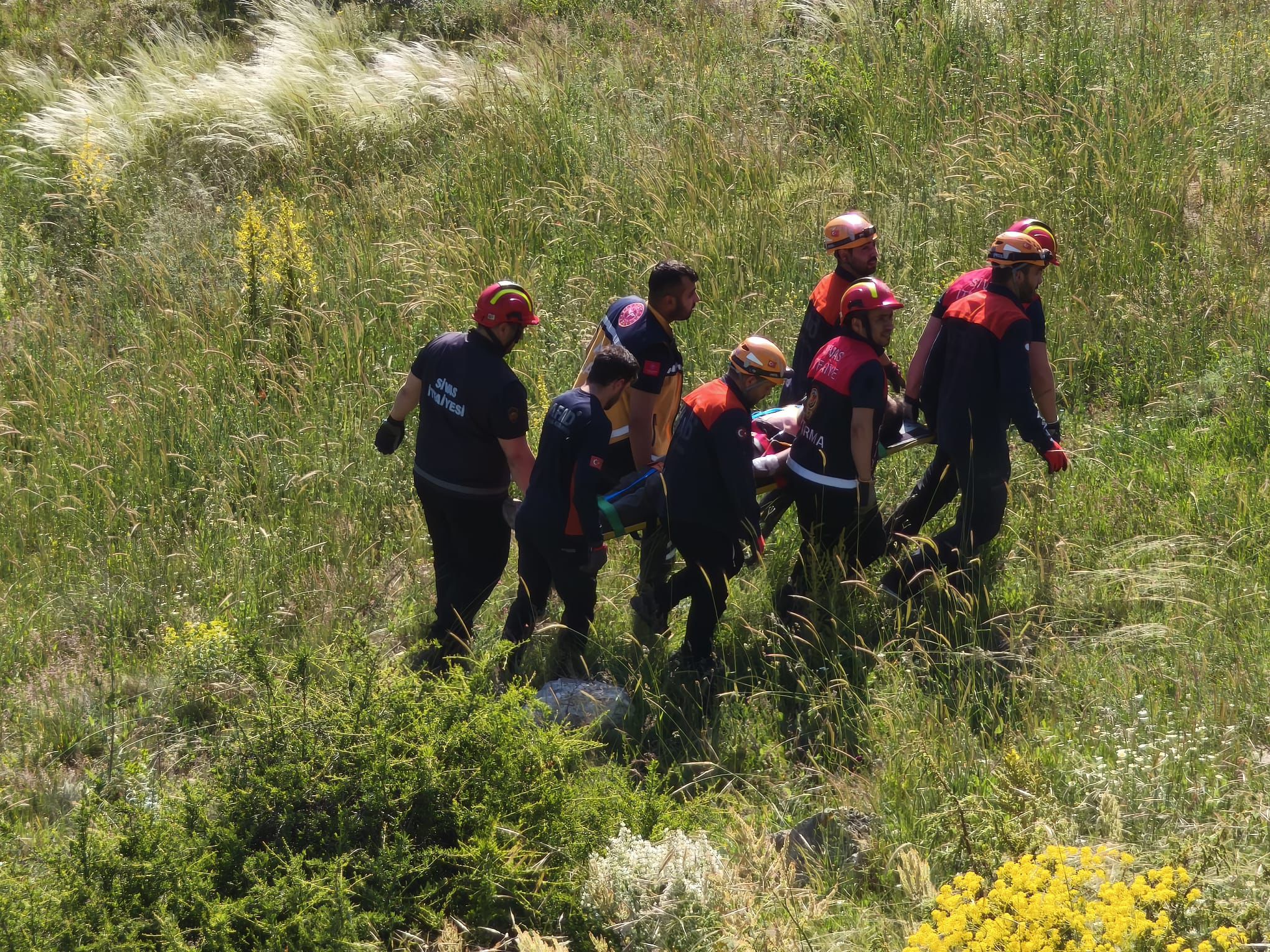Sivas’ta Kamyonet Şarampole Yuvarlandı: Sürücü Ağır Yaralı