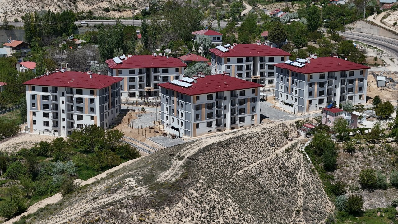 Sivas Gürün’de Depremzedeler Yeni Evlerine Kavuştu