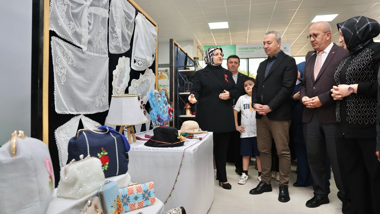 Kursiyerlerden El Emeği Göz Nuru Sergisi