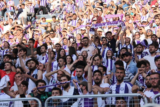 HOPALI VE AĞRILI FUTBOL SEVERLER İLGİ GÖSTERDİ