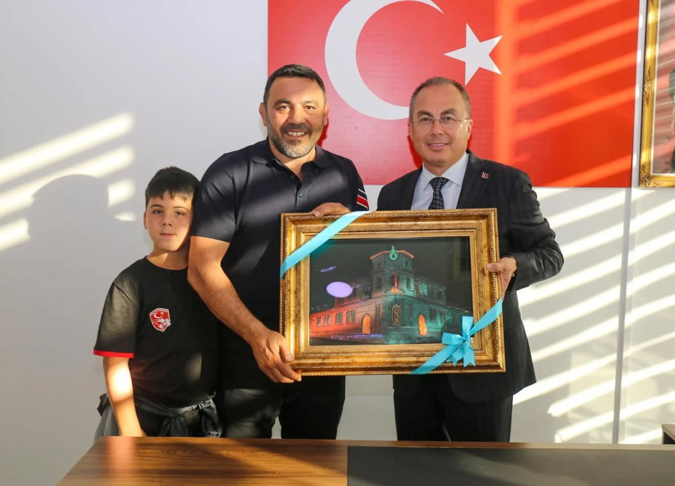 Yerlikaya’dan Minik Güreşçilere Destek