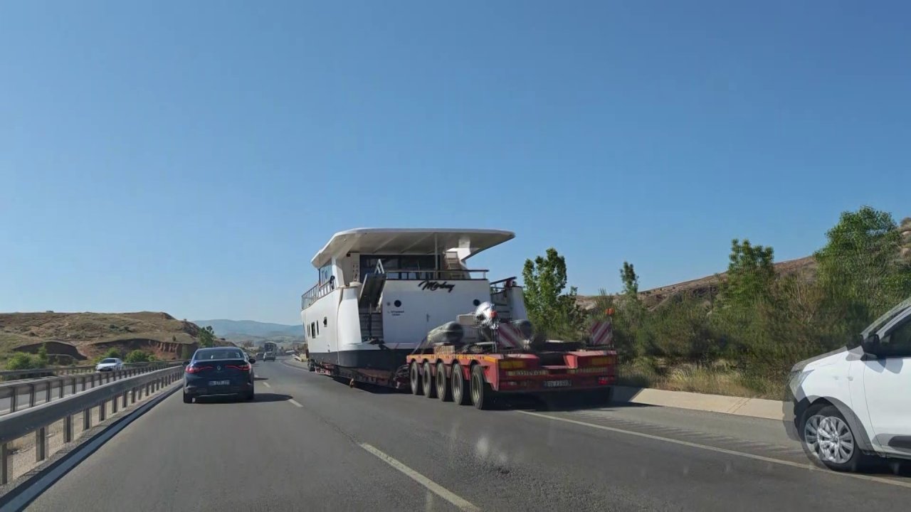 Sivas'tan Yat Geçti, Gören Deniz Aradı!