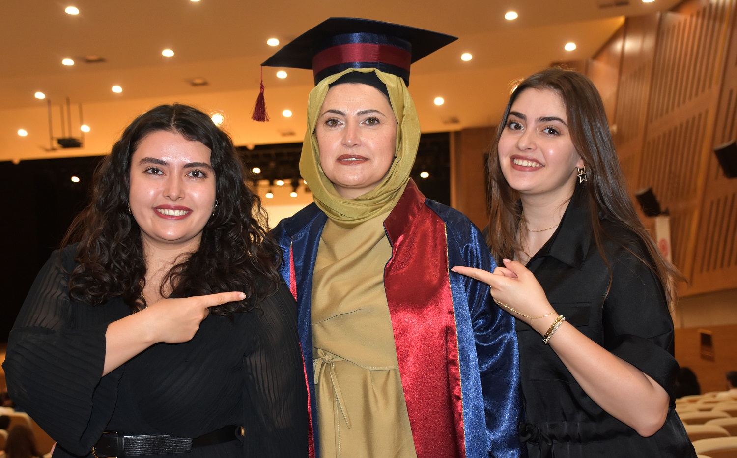 Sivaslı Anne İki Kanseri Yendi, Üniversiteyi Birincilikle Bitirdi