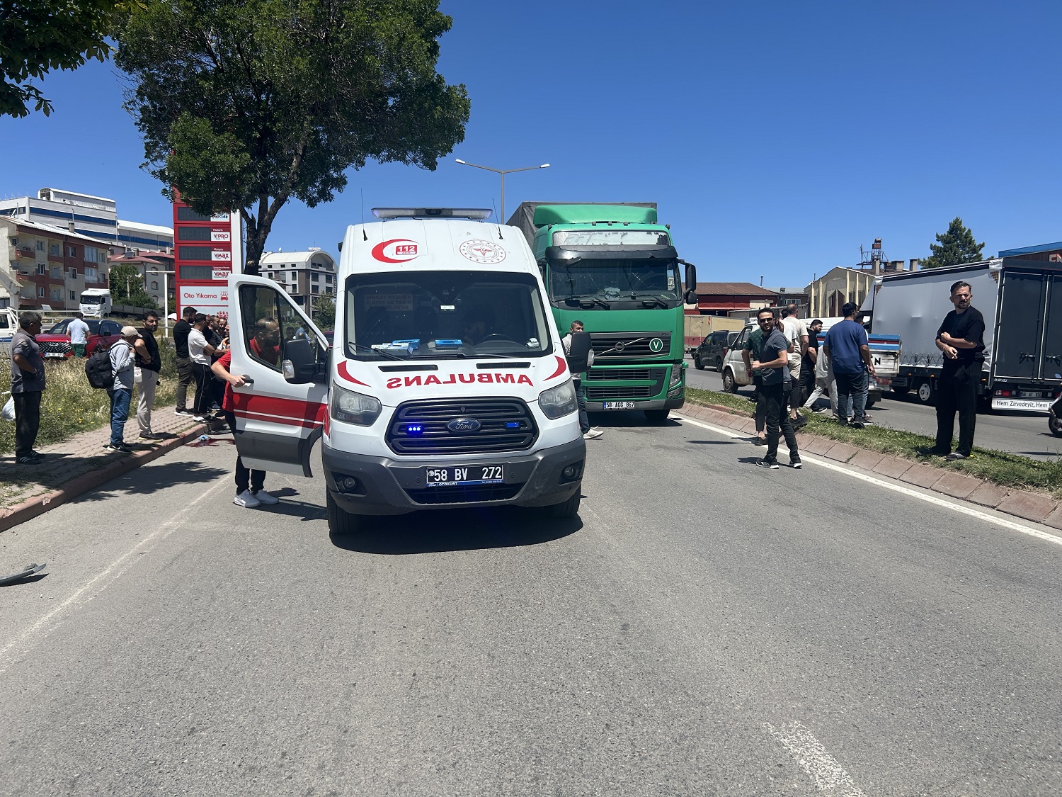 Sivas'ta Kamyonun Çarptığı Yaya Ağır Yaralandı