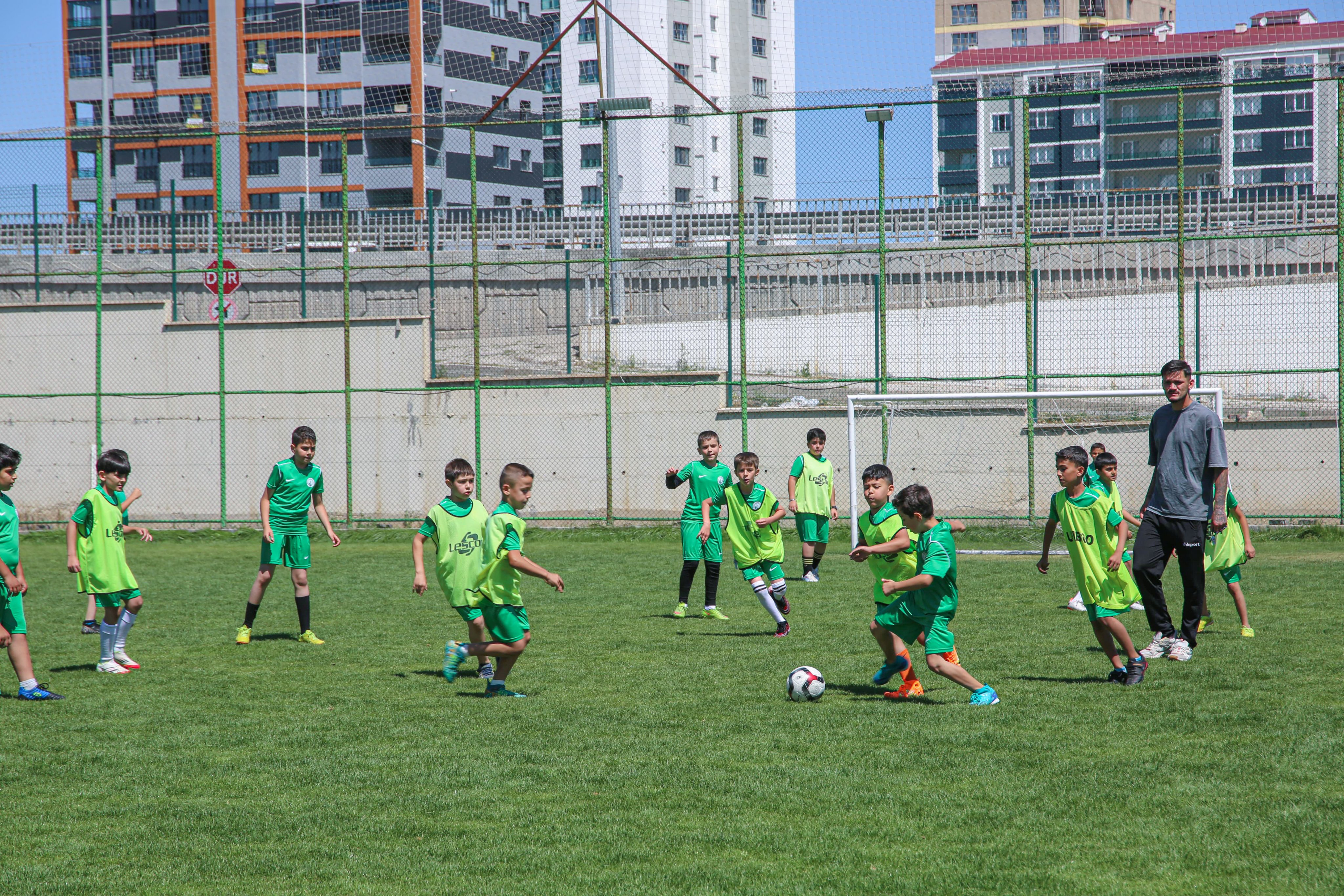 Sivas Belediyesi Yaz Futbol Okulu Kapılarını Açtı
