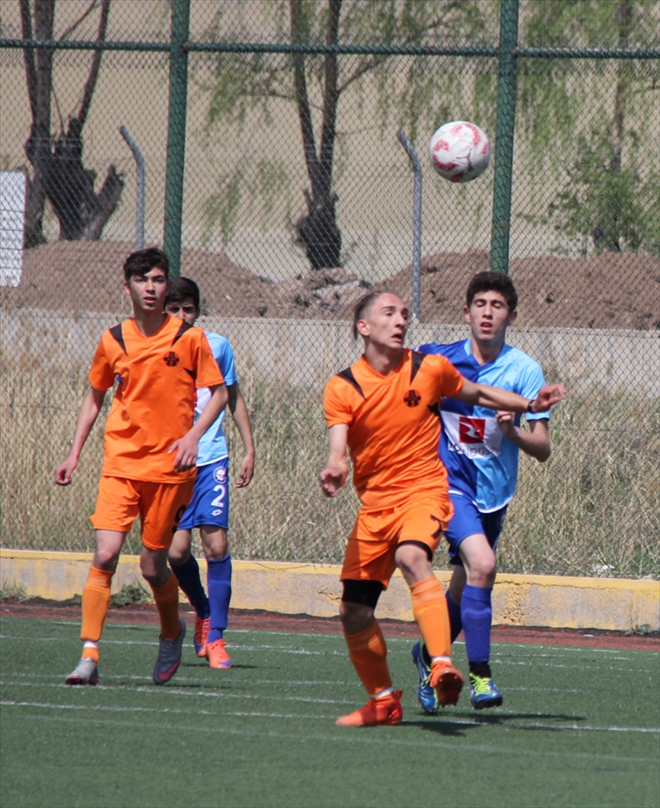 U17 DERBİSİNDE GÜLEN DEMİRSPOR