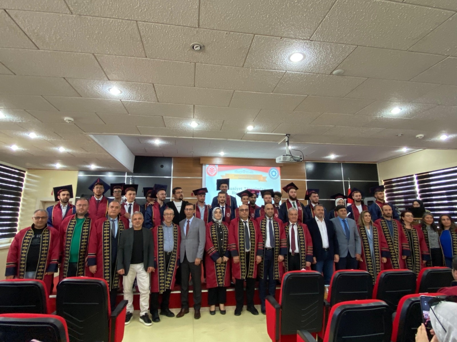 Sivas'ta Mezuniyet Coşkusu Sürüyor