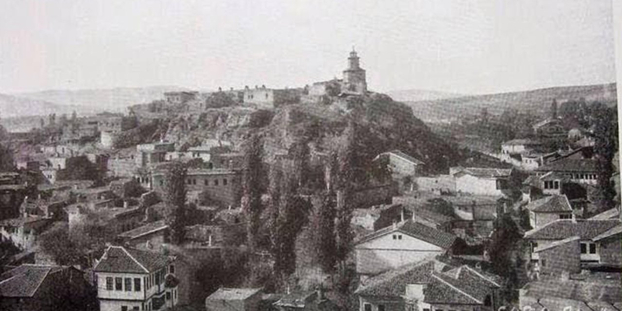 Sivas'ın Tarihi Simgesi Saat Kulesi Yeniden İnşa Ediliyor