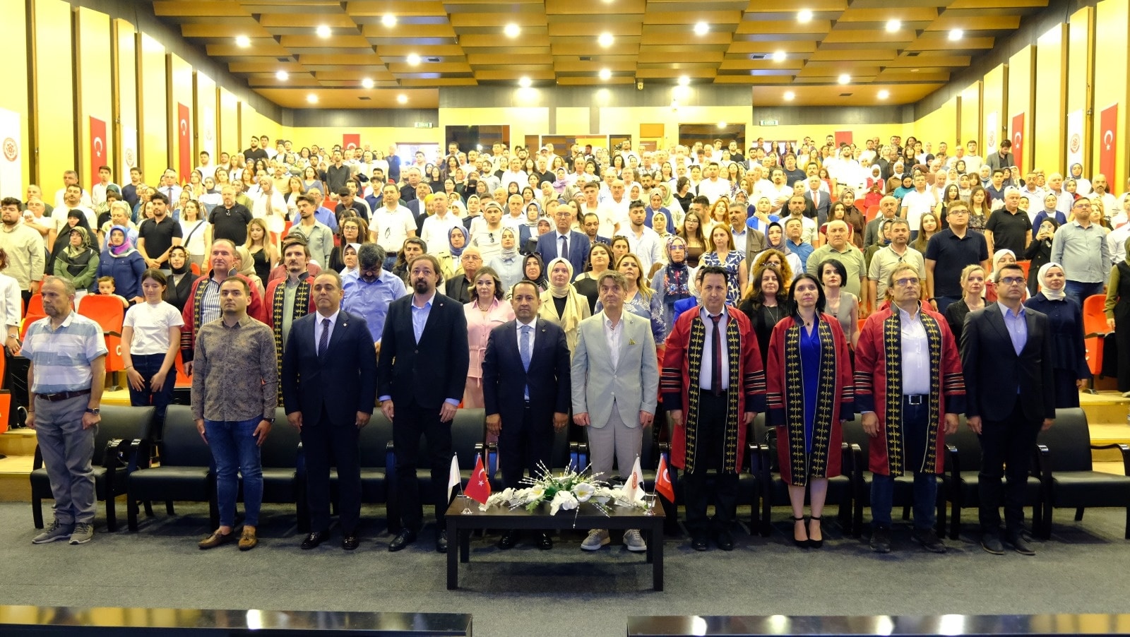 Sivas'ta Eczacılık Öğrencileri Kep Attı