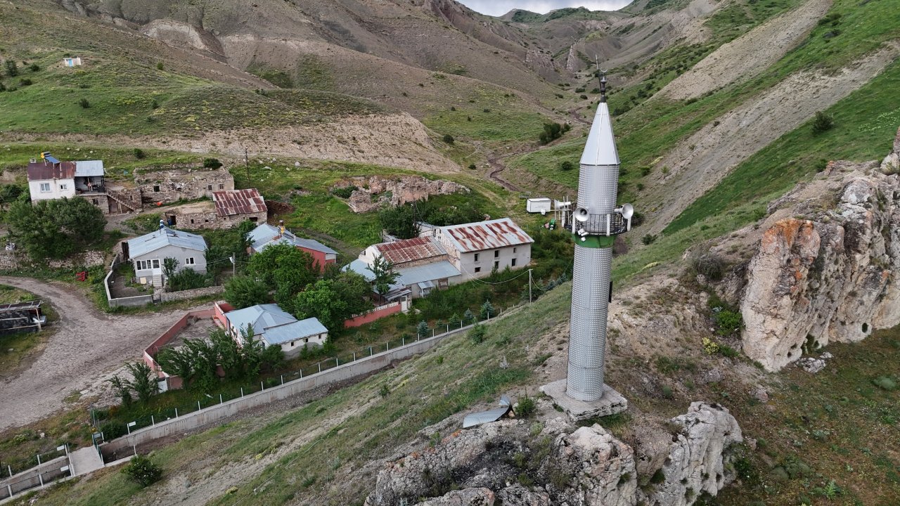 Cami Burada Değil, Lütfen Minareyi Takip Edin!