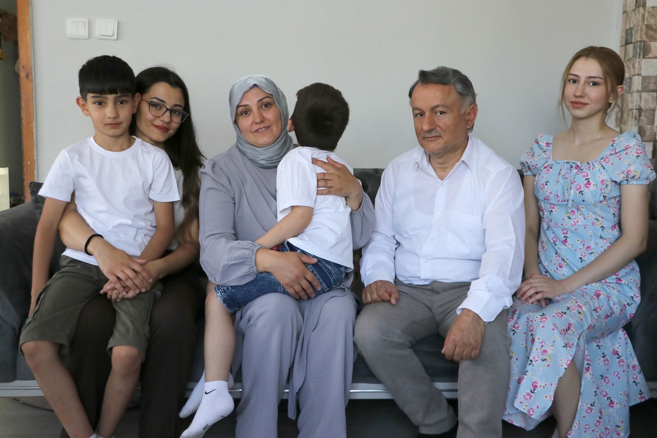 4 çocuklu çift, otizmli Fırat'a koruyucu aile oldu