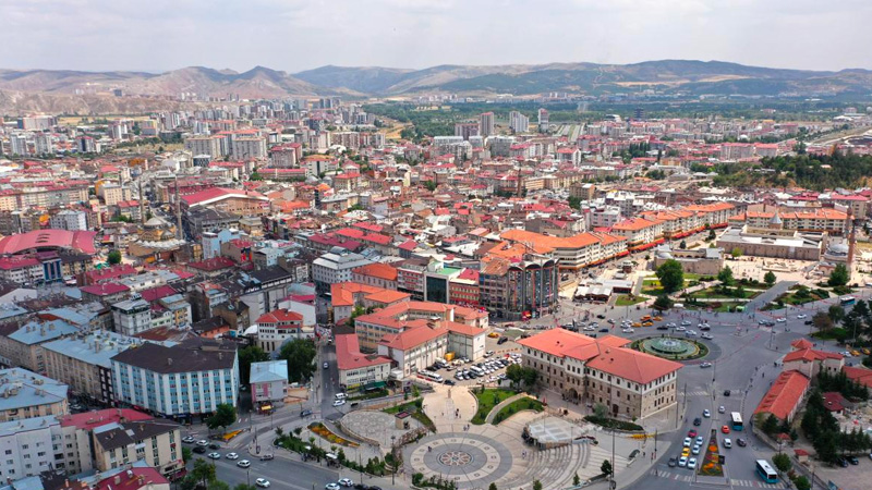 Sultan Şehre Karanlık Tablolar