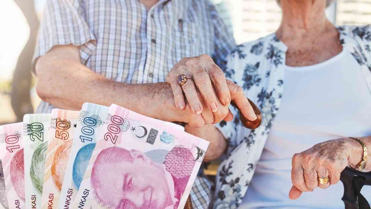 Emekli maaşı yüzde 30 artacak! SGK uzmanları kritik tarihi işaret etti