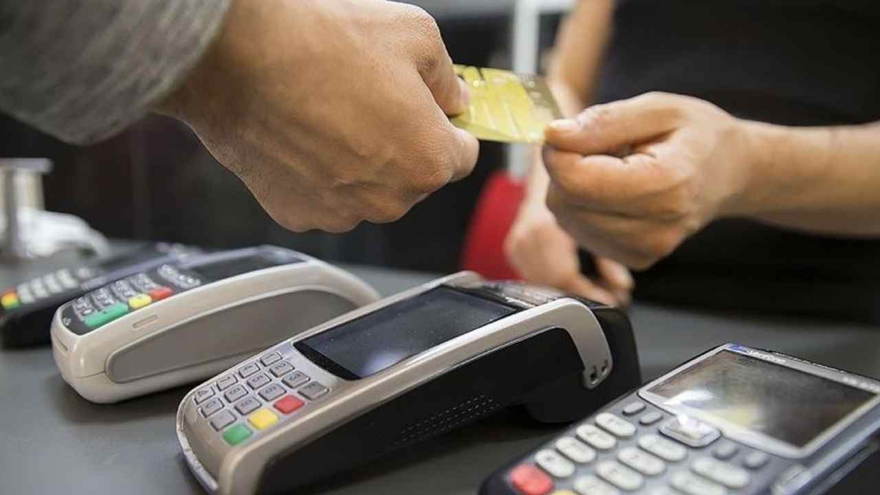 Sigara alırken o hatayı yapan yandı! Büyük ceza ödenecek