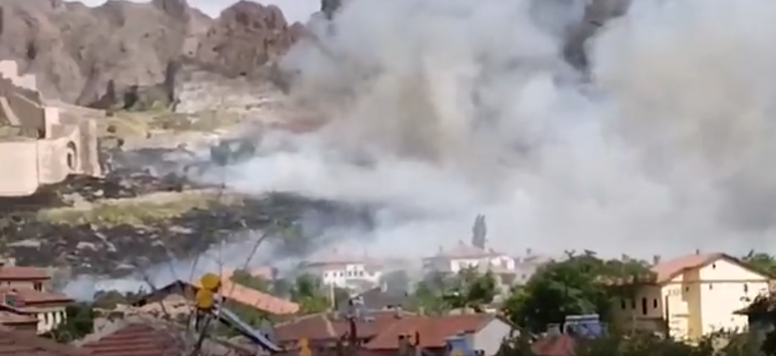 Divriği Ulu Cami Çevresinde Yangın Çıktı!